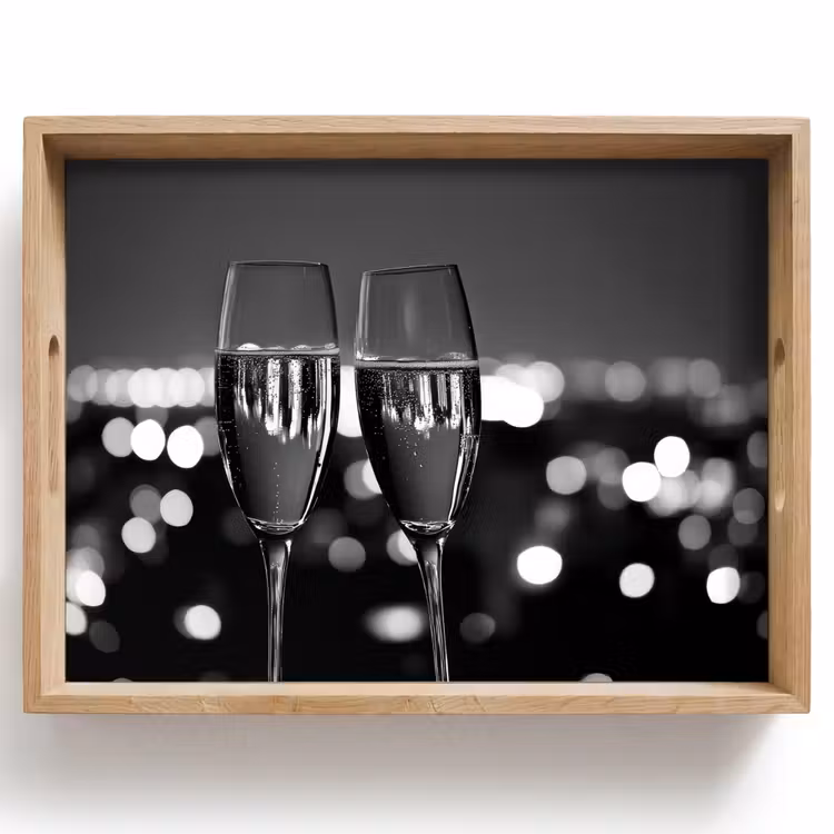 Dienblad - Bubbels - Proosten - Champagneglazen - Stadslichten — 1