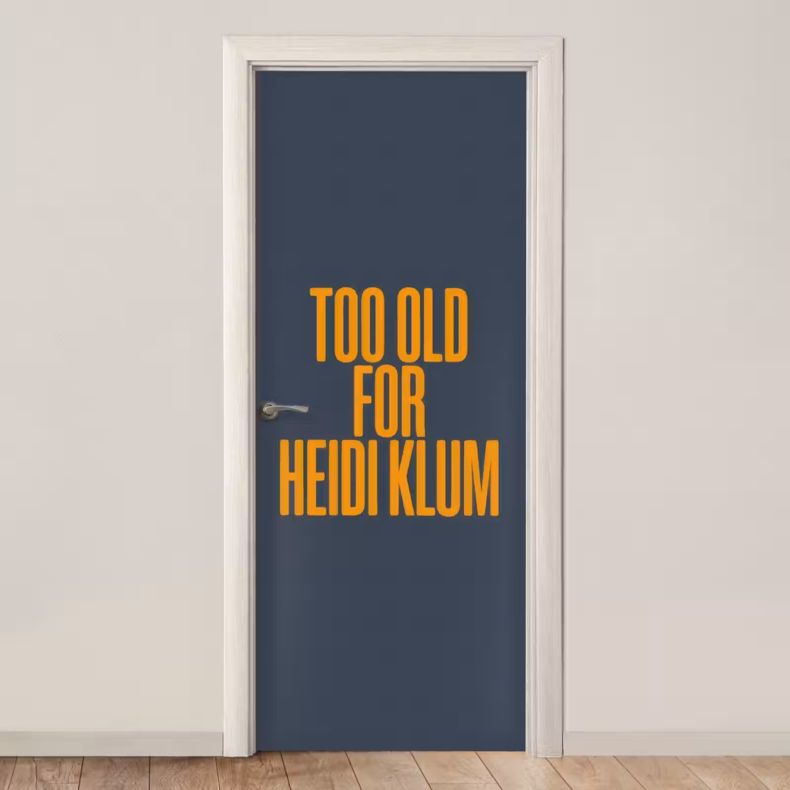 Deursticker - Too old for heidi klum - Geel - Blauw — 1
