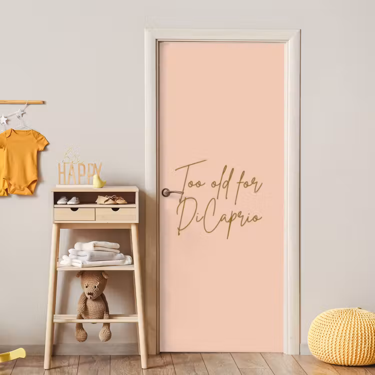 Deursticker - Too old for dicaprio - Roze - Groen — 6