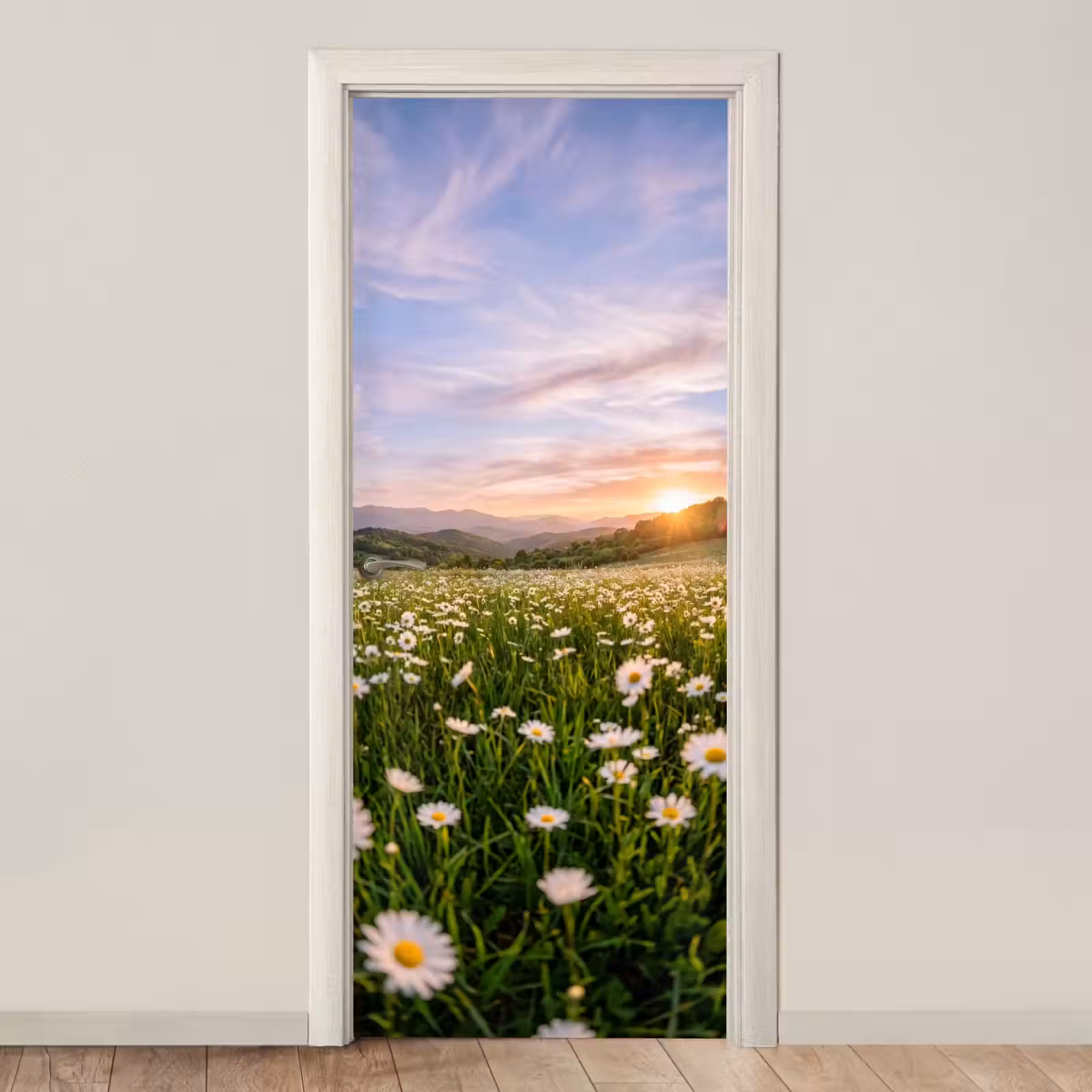 Deursticker - Madelief - Veld - Heuvels - Groen — 1