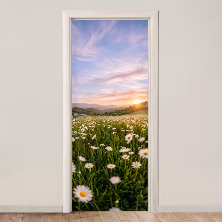 Deursticker - Madelief - Veld - Heuvels - Groen — 1