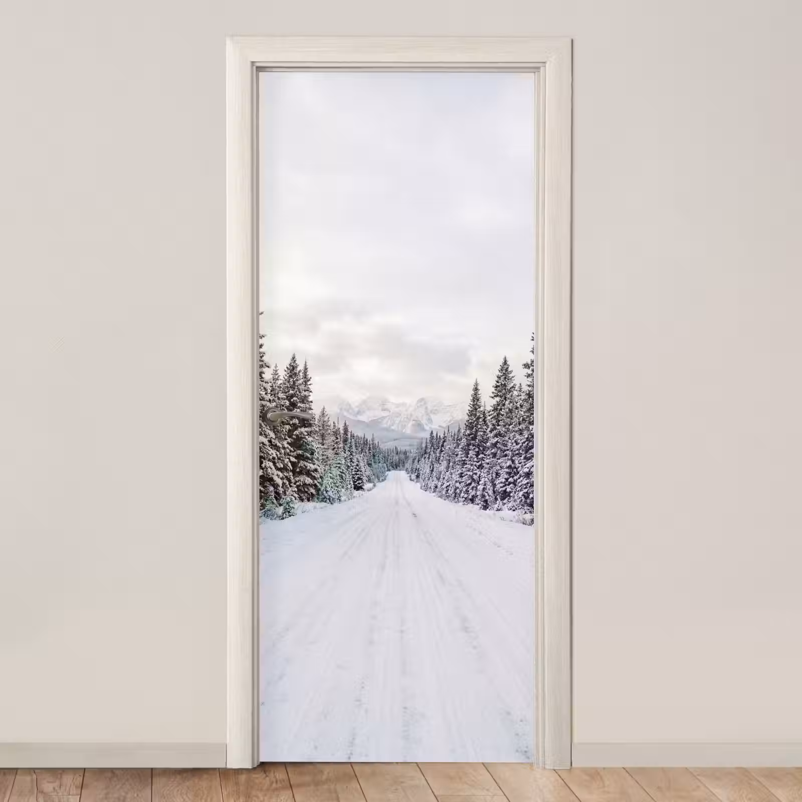 Deursticker - Weg - Sneeuw - Naaldbos - Winter - Avontuurlijk — 1