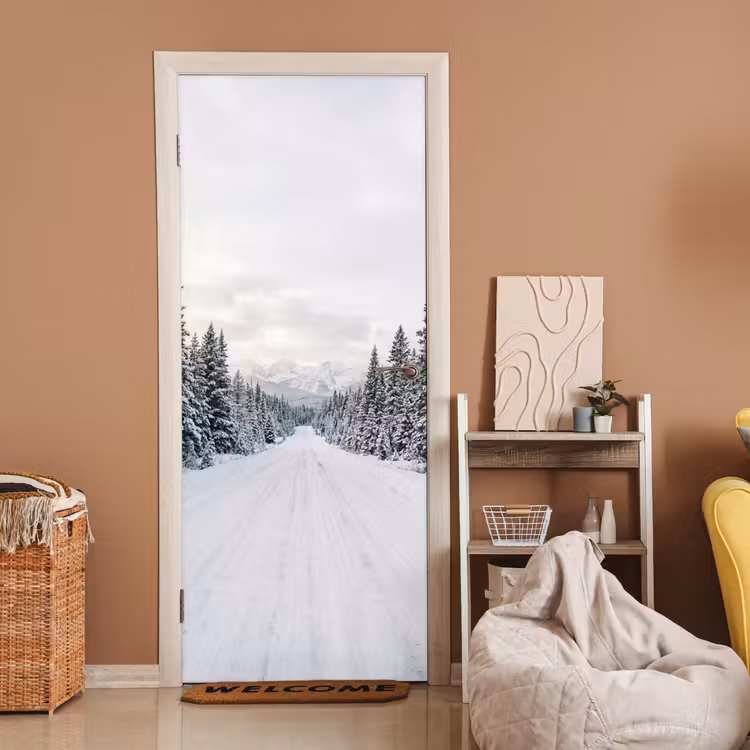 Deursticker - Weg - Sneeuw - Naaldbos - Winter - Avontuurlijk — 2