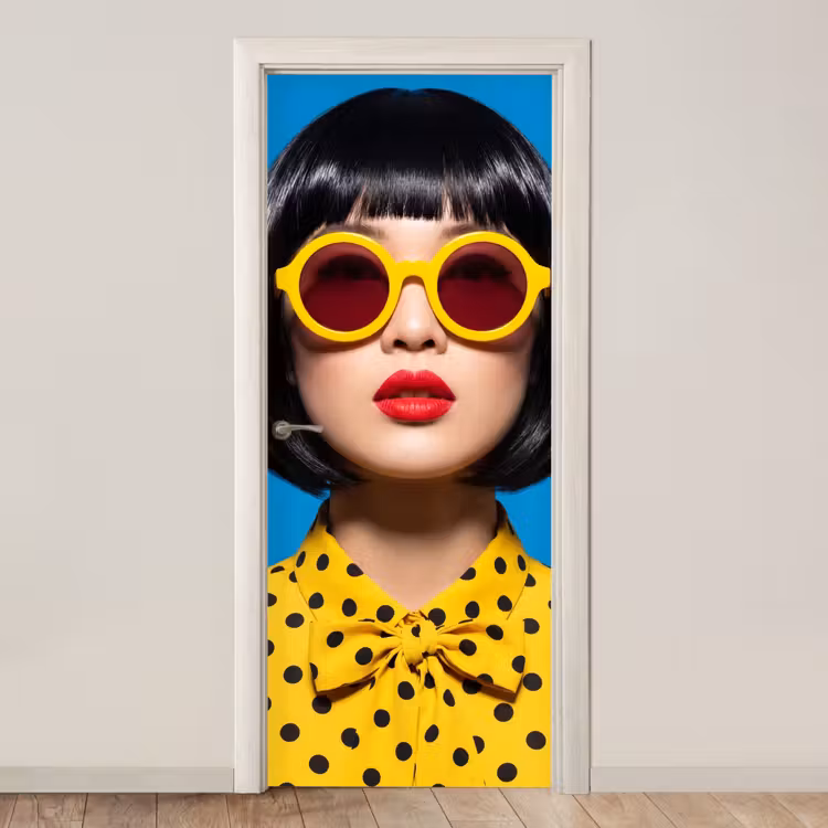 Deursticker - Vrouw - Zonnebril - Pop Art - Portret - Geel — 1