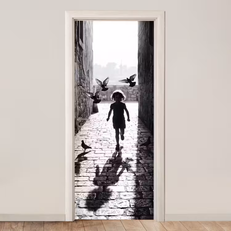 Deursticker - Kind - Vogel - Straat - Zwart-wit - Spelen — 1