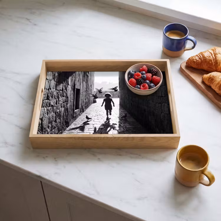 Dienblad - Kind - Vogel - Straat - Zwart-wit - Spelen — 4