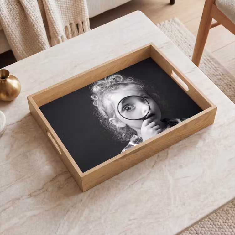 Dienblad - Kind - Vergrootglas - Portret - Zwart-wit — 2