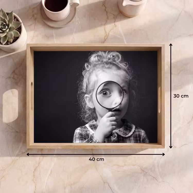 Dienblad - Kind - Vergrootglas - Portret - Zwart-wit — 9