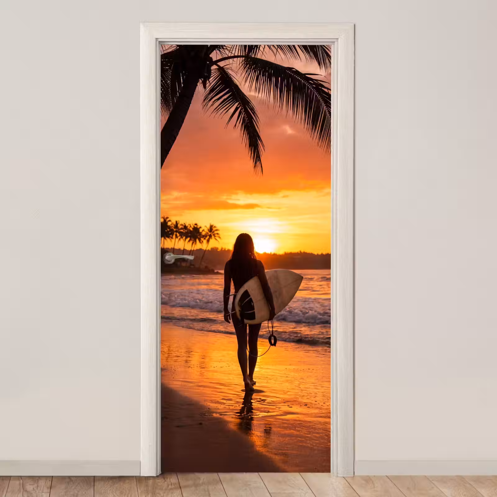 Deursticker - Vrouw - Surfplank - Strand - Zonsondergang - Oranje — 1