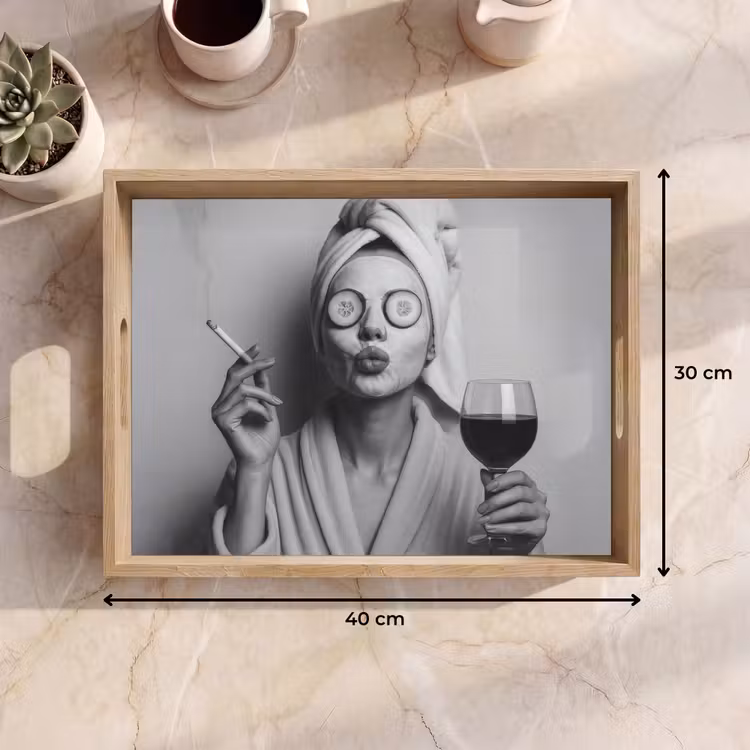 Dienblad - Vrouw - Masker - Wijn - Sigaret — 9