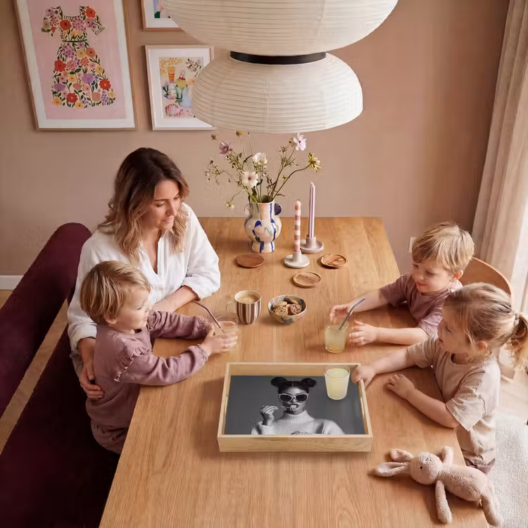 Dienblad - Vrouw - Pasta - Zonnebril — 7