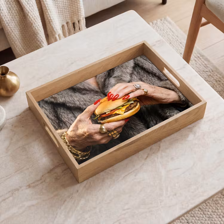 Dienblad - Vrouw - Hamburger - Bontjas — 2