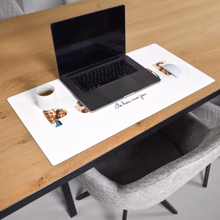 Gepersonaliseerde bureau onderlegger - Poepje - Lettercollage — 3