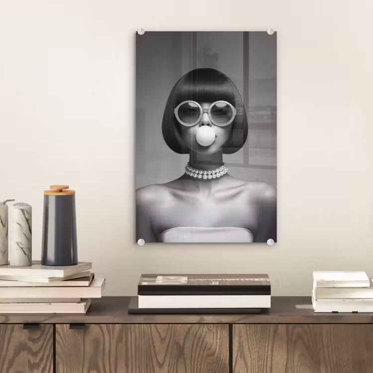 Glas schilderij - Vrouw - Zwart Wit - Ketting - Zonnebril — 2