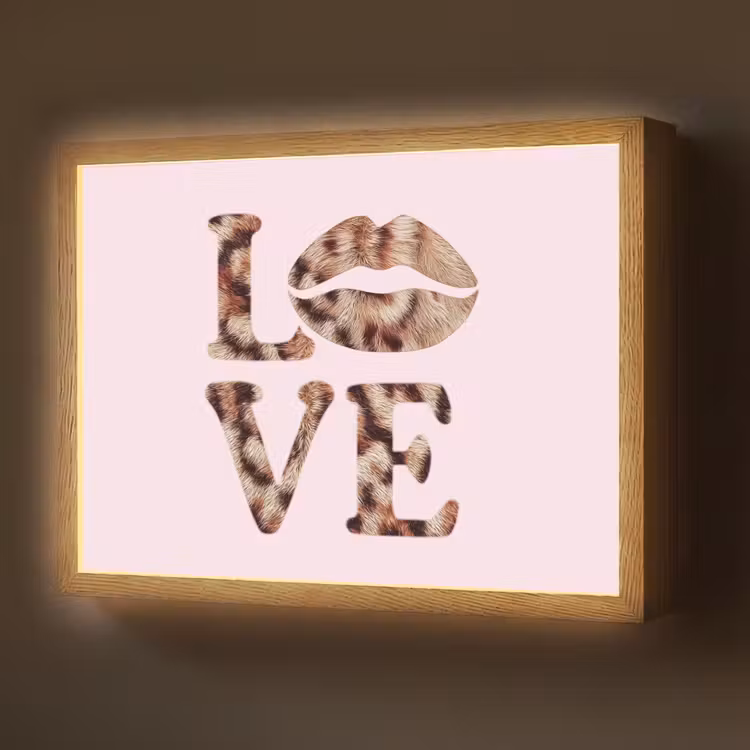 Lightbox - Wandlamp - Tekst - Love - Pantervacht - Lichtroze — 1