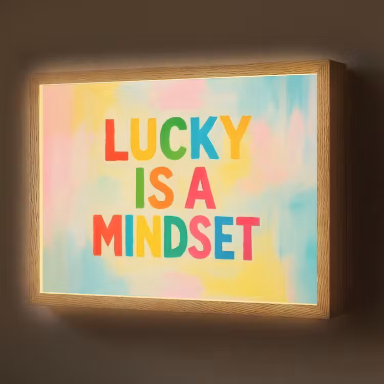 Lightbox - Wandlamp - Quote - Lucky - Regenboogkleuren — 1
