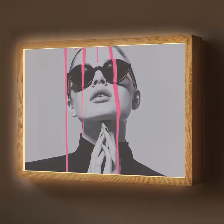 Lightbox - Wandlamp - Portret - Vrouw - Zonnebril - Verfdruppels — 1