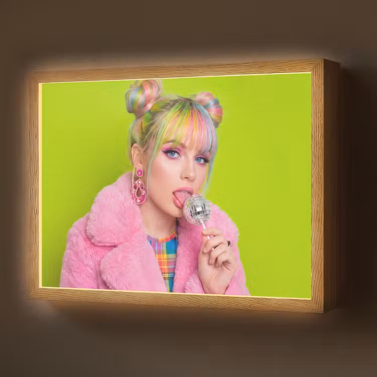 Lightbox - Wandlamp - Vrouw - Kleurrijk haar - Pop art - Modern - Levendig — 1