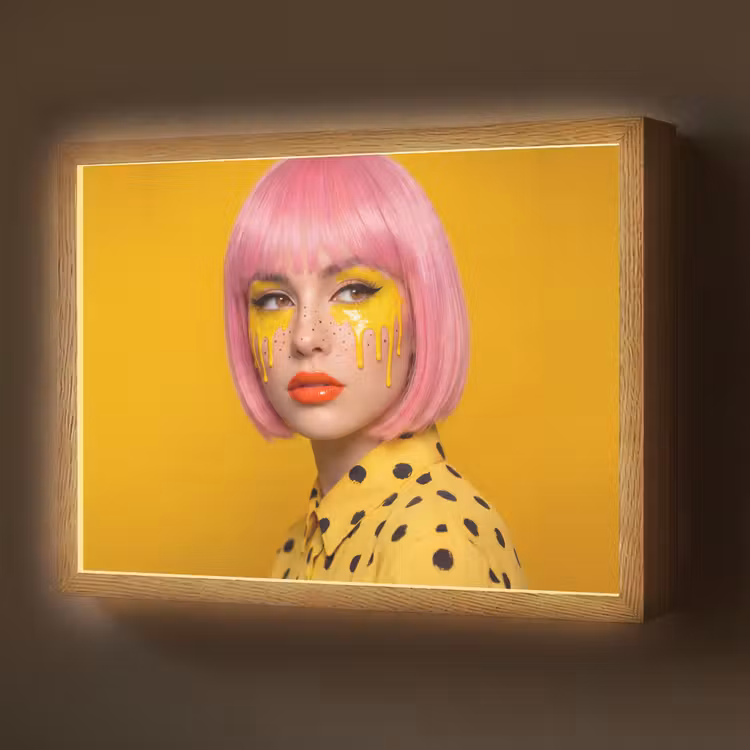 Lightbox - Wandlamp - Vrouw - Portret - Abstract - Kleurrijk - Geel — 1