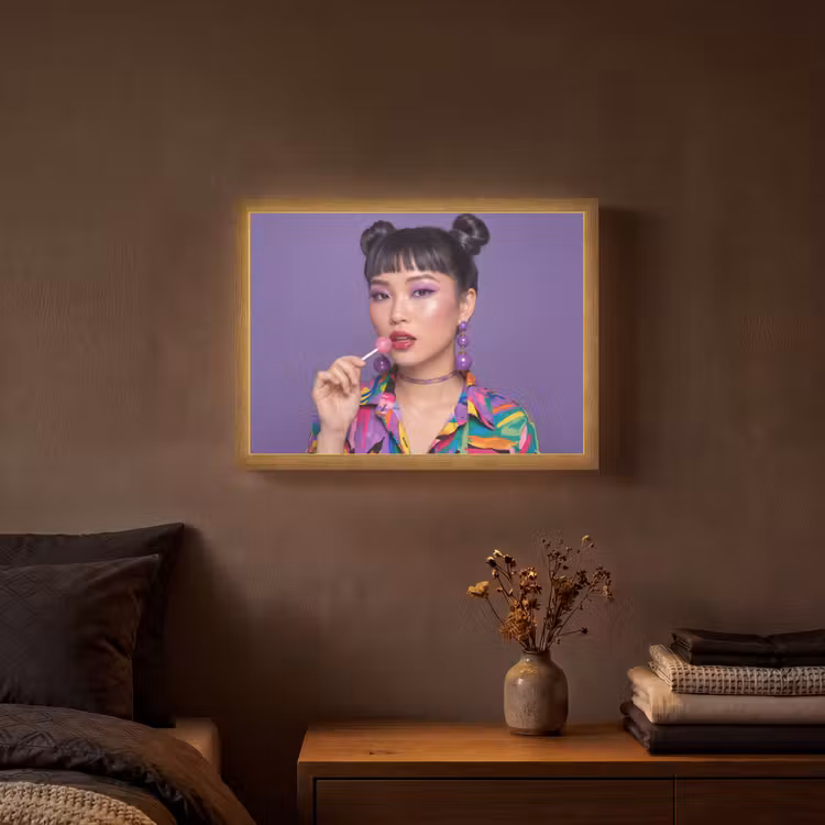 Lightbox - Wandlamp - Vrouw - Portret - Make-up - Paars - Levendig — 3