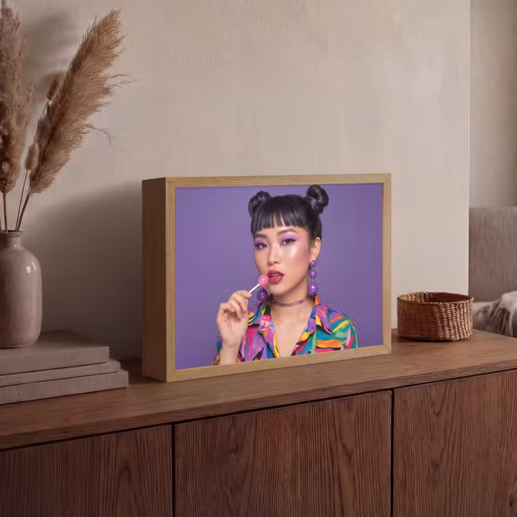 Lightbox - Wandlamp - Vrouw - Portret - Make-up - Paars - Levendig — 4