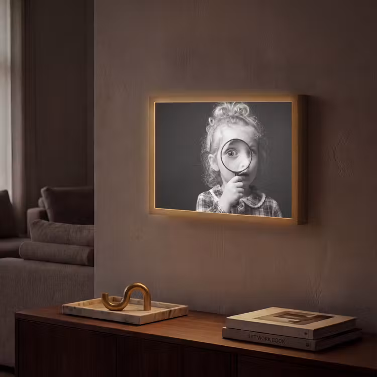 Lightbox - Wandlamp - Kind - Vergrootglas - Portret - Zwart-wit — 2