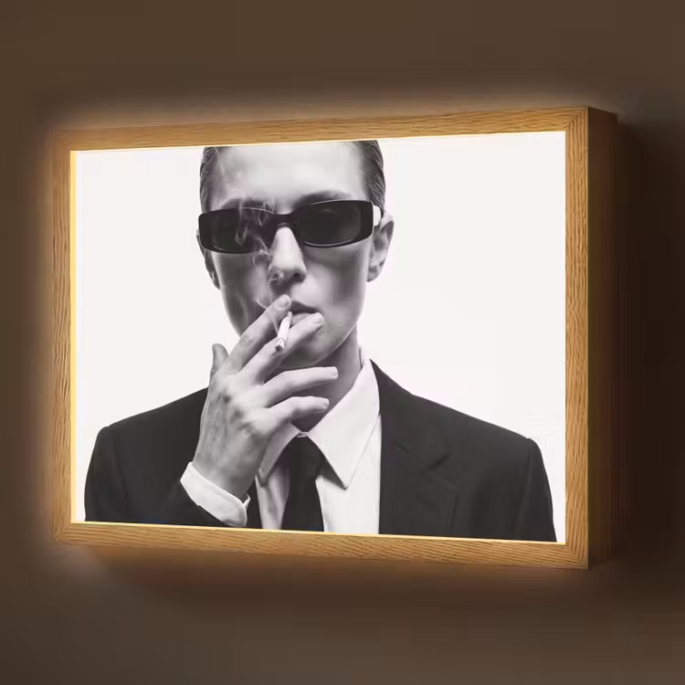 Lightbox - Wandlamp - Portret - Pak - Roken - Zwart - Wit - Stoer — 1