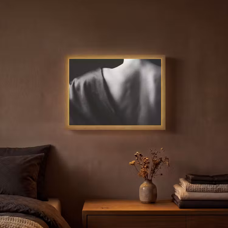Lightbox - Wandlamp - Schouder - Zijde - Rug - Zwart - Wit - Elegant — 3