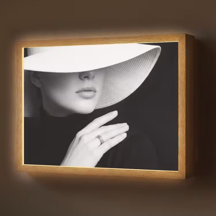 Lightbox - Wandlamp - Vrouw - Hoed - Hand - Zwart - Wit - Klassiek — 1