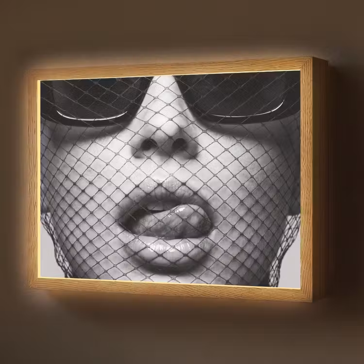 Lightbox - Wandlamp - Vrouw - Net - Mysterieus - Zwart - Wit — 1