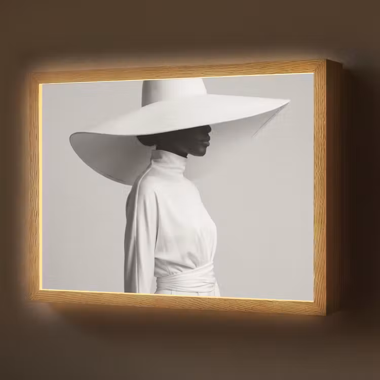 Lightbox - Wandlamp - Vrouw - Profiel - Hoed - Zwart - Wit - Minimalistisch — 1