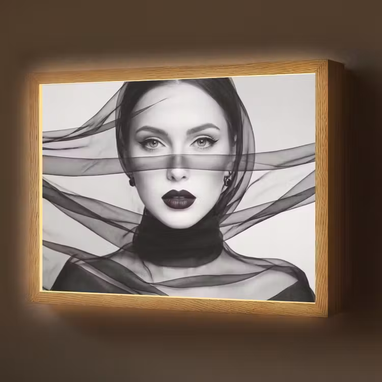 Lightbox - Wandlamp - Vrouw - Sluier - Portret - Zwart  - Wit - Elegant — 1