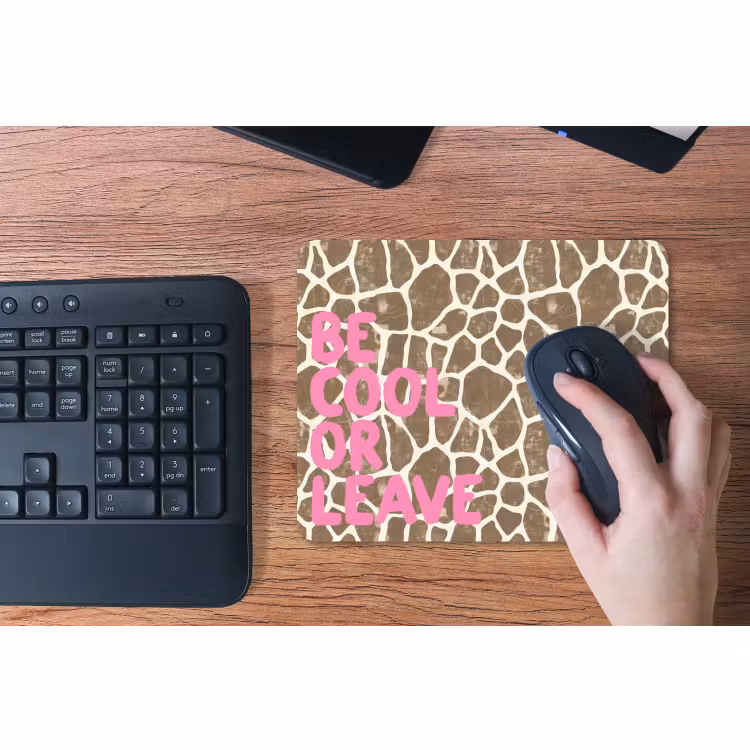 Muismat - Tekst - Be cool or leave - Roze - Giraffenprint — 3