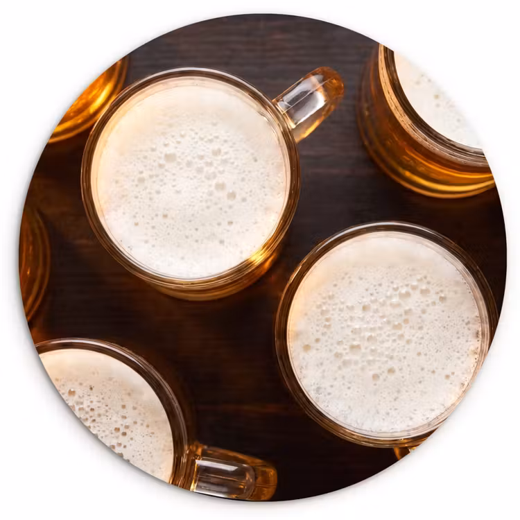 Muurcirkel - Bier - Glazen - Schuim - Hout - Drank — 1