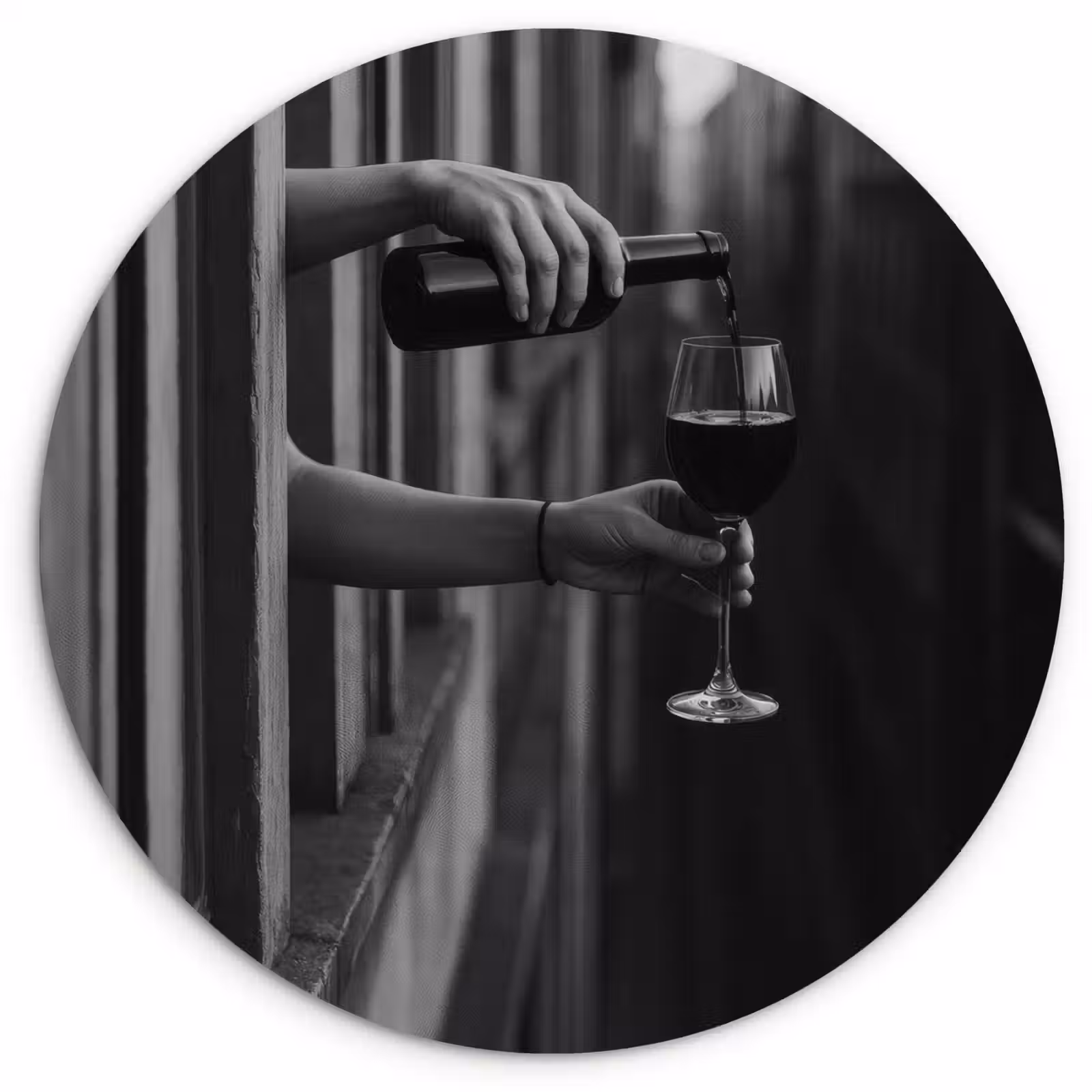 Muurcirkel - Wijnfles - Glas - Handen - Raam — 1