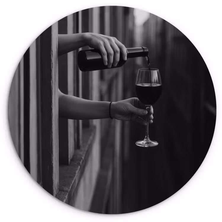 Muurcirkel - Wijnfles - Glas - Handen - Raam — 1