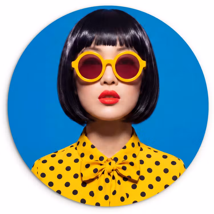 Muurcirkel - Vrouw - Zonnebril - Pop Art - Portret - Geel — 1