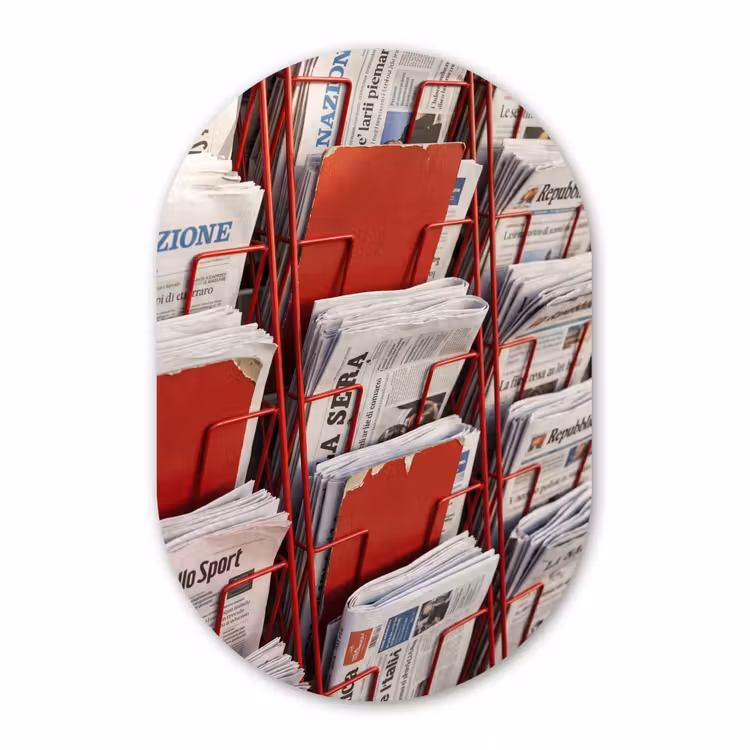 Muurovaal aluminium - Kranten - Rek - Stedelijk - Dagelijks leven - Rood — 1