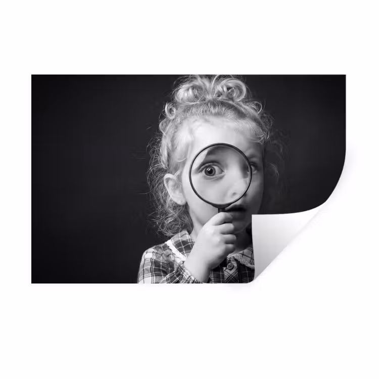 Muursticker - Kind - Vergrootglas - Portret - Zwart-wit — 1