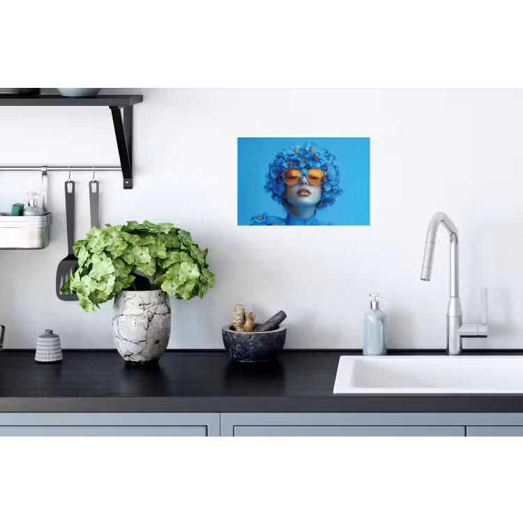 Muursticker - Vrouw - Bloem - Blauw - Modern - Bril - Portret — 2
