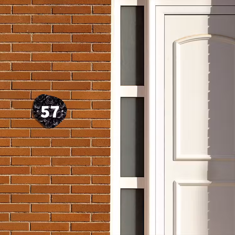 Naambordje voordeur - Huisjesvorm - Zwarte rozen - Traditioneel — 3