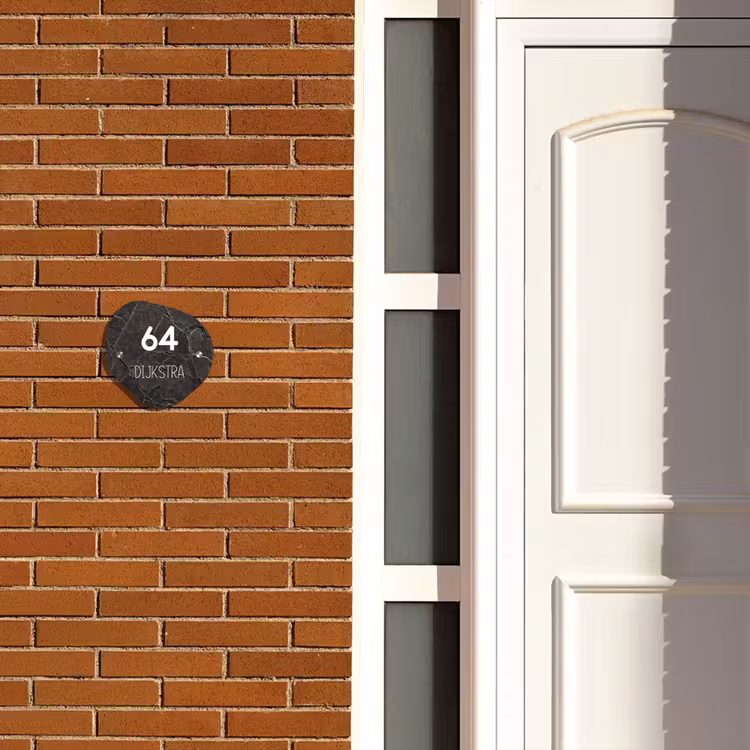Naambordje voordeur - Huisjesvorm - Gebarsten steen - Modern — 3
