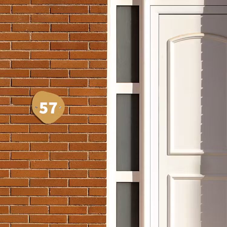 Naambordje voordeur - Huisjesvorm - Mosterdgeel - Traditioneel — 3