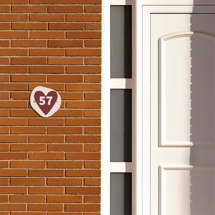 Naambordje voordeur - Huisjesvorm - Rood hart - Traditioneel — 3