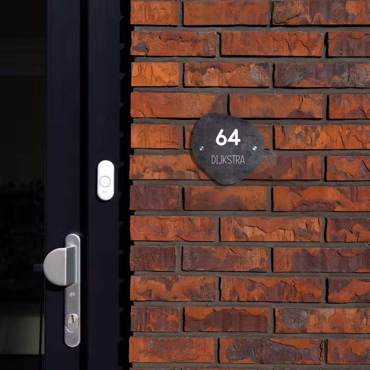 Naambordje voordeur - Huisjesvorm - Donker steen - Modern — 2