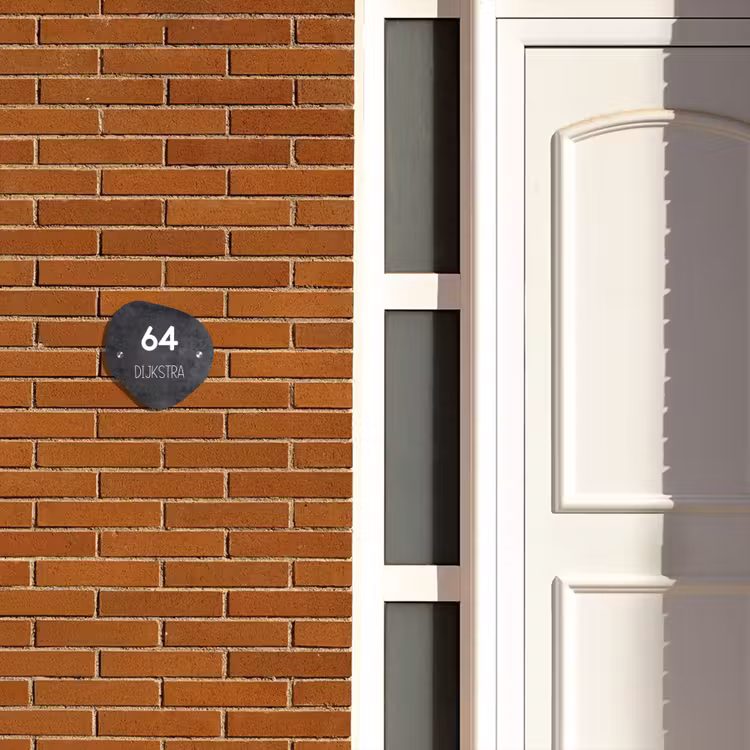 Naambordje voordeur - Huisjesvorm - Donker steen - Modern — 3