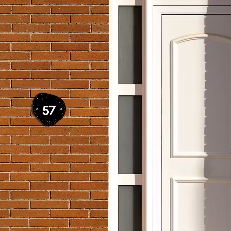 Naambordje voordeur - Huisjesvorm - Zwart met stippen - Traditioneel — 3