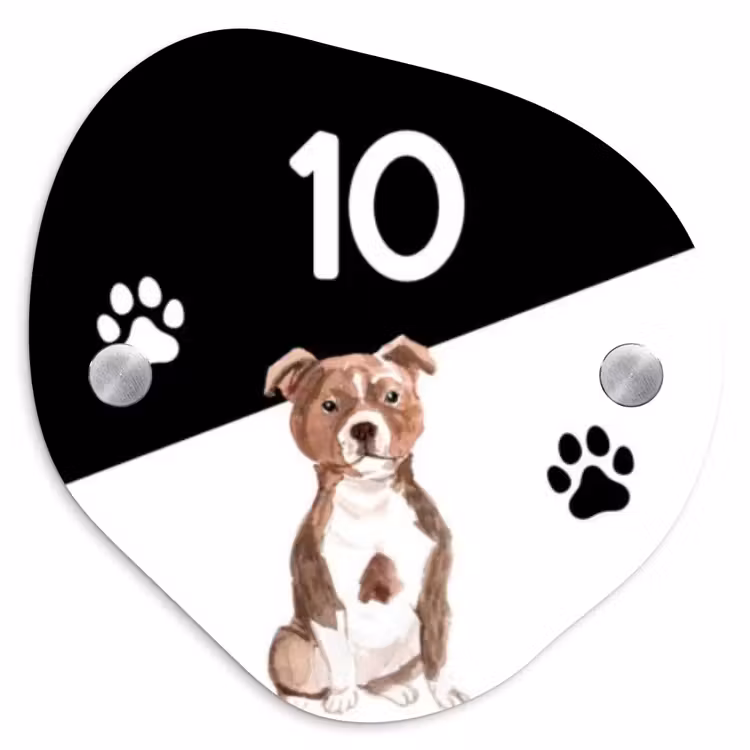 Naambordje voordeur - Huisjesvorm - Zwart wit - Huisdier - Staffordshire bullterriër — 1