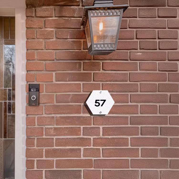 Naambordje voordeur - Hexagon - Lichtgrijs luipaard - Traditioneel — 3
