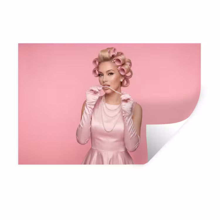 Muursticker - Vrouw - Roze - Parelketting - Krulspelden — 1